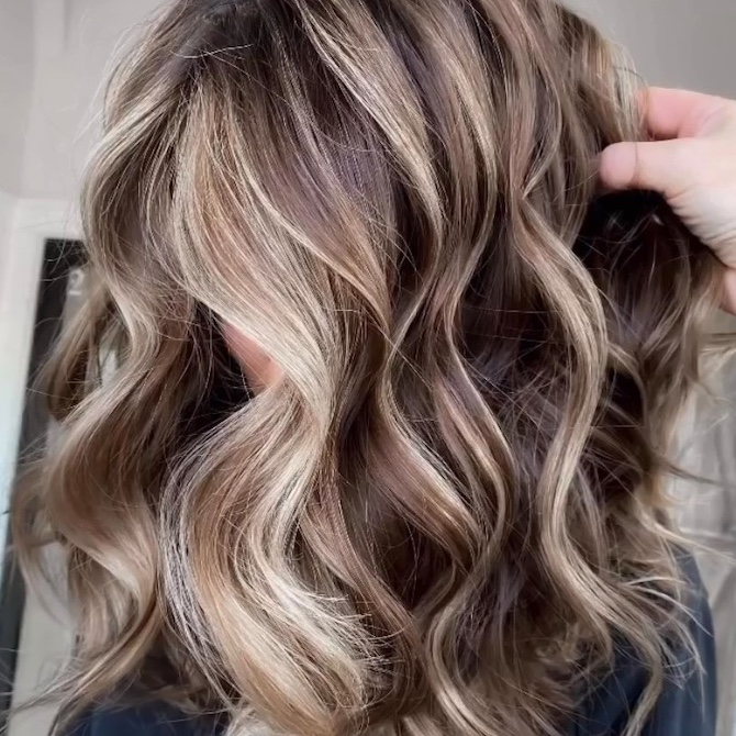 Blonde highlights on brown straight outlet hair