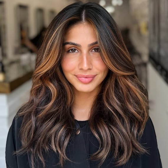 Dark brown hair with high-contrast caramel blonde balayage highlights.