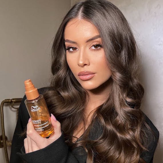 Chocolate brown glass hair with ultra-smooth, mirror-like shine.