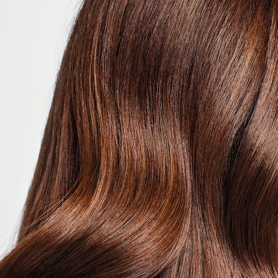 Close-up of chestnut brown Color Touch Melt.