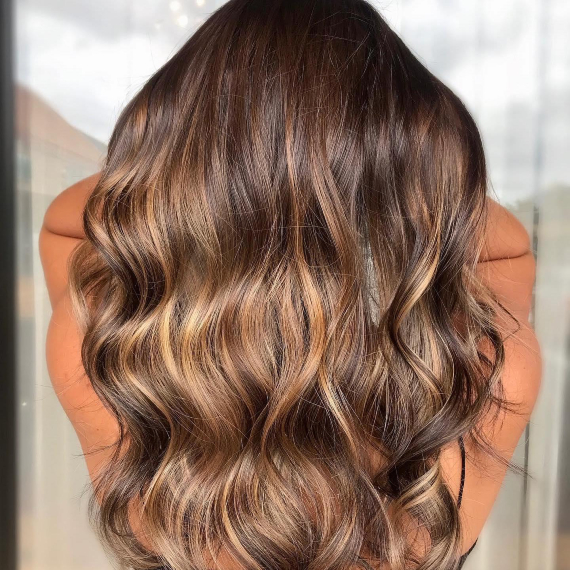 brown hair with blonde highlights and caramel lowlights