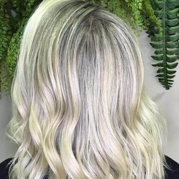 How To Blend Grey Hair With Highlights (The Quick & Easy Way) - Showit Blog