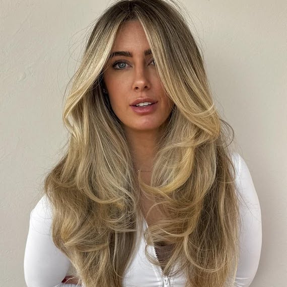 Model with long Old Money Blonde hair featuring lived-in roots.