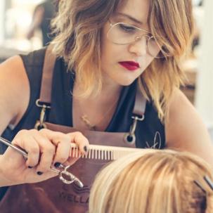 Wella Professionals Passionista Priscilla Gatti cutting a client’s hair.