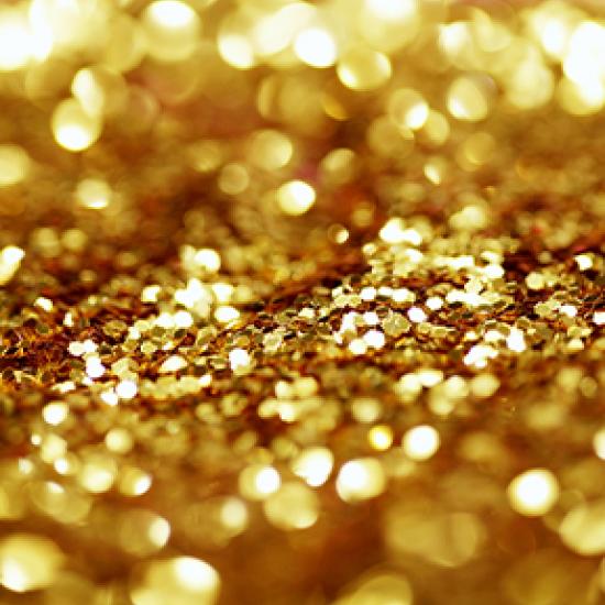 Goldene Glitzer-Sprenkel.