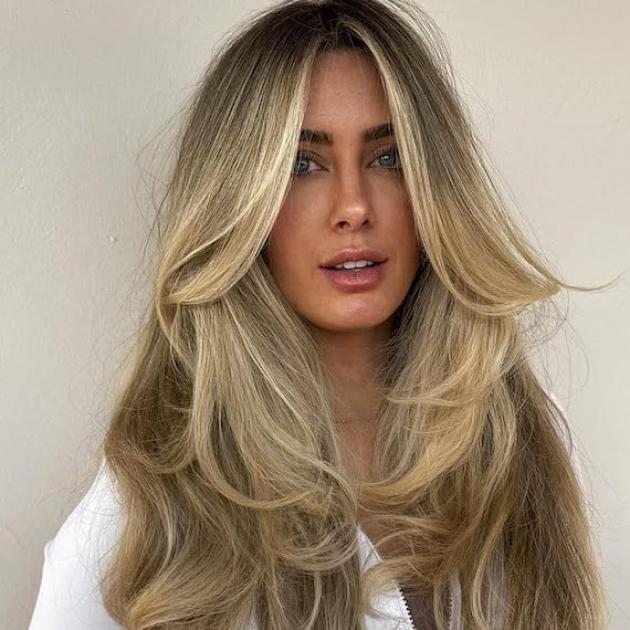 Model with long Old Money Blonde hair featuring lived-in roots.