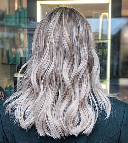 Light ash outlet blonde wella