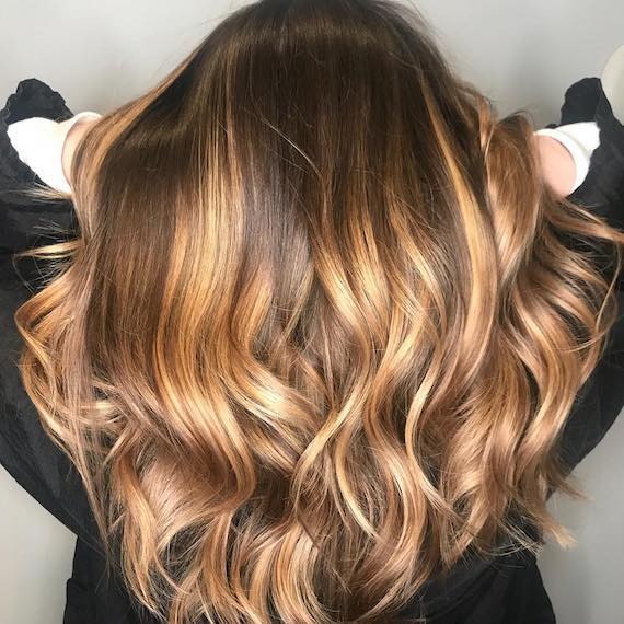 Balayage dreams ✨ A balayage not only adds streaks of color to your hair,  but each sweep is purposely done so to add volume and enhance…