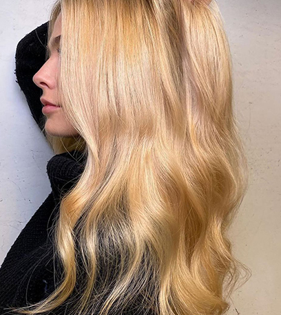 Bild von cremigem Buttertoffee-Blondton, kreiert mit Wella Professionals